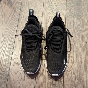 Airmax 270 size 6y or 7.5 women's